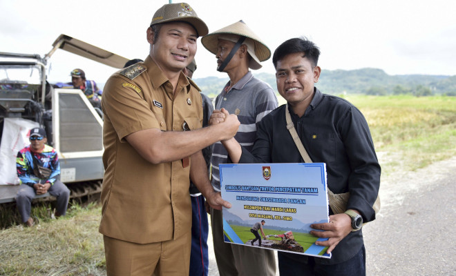 Petani Boyolali Terima Bantuan Alat Pertanian Guna Percepatan Tanam